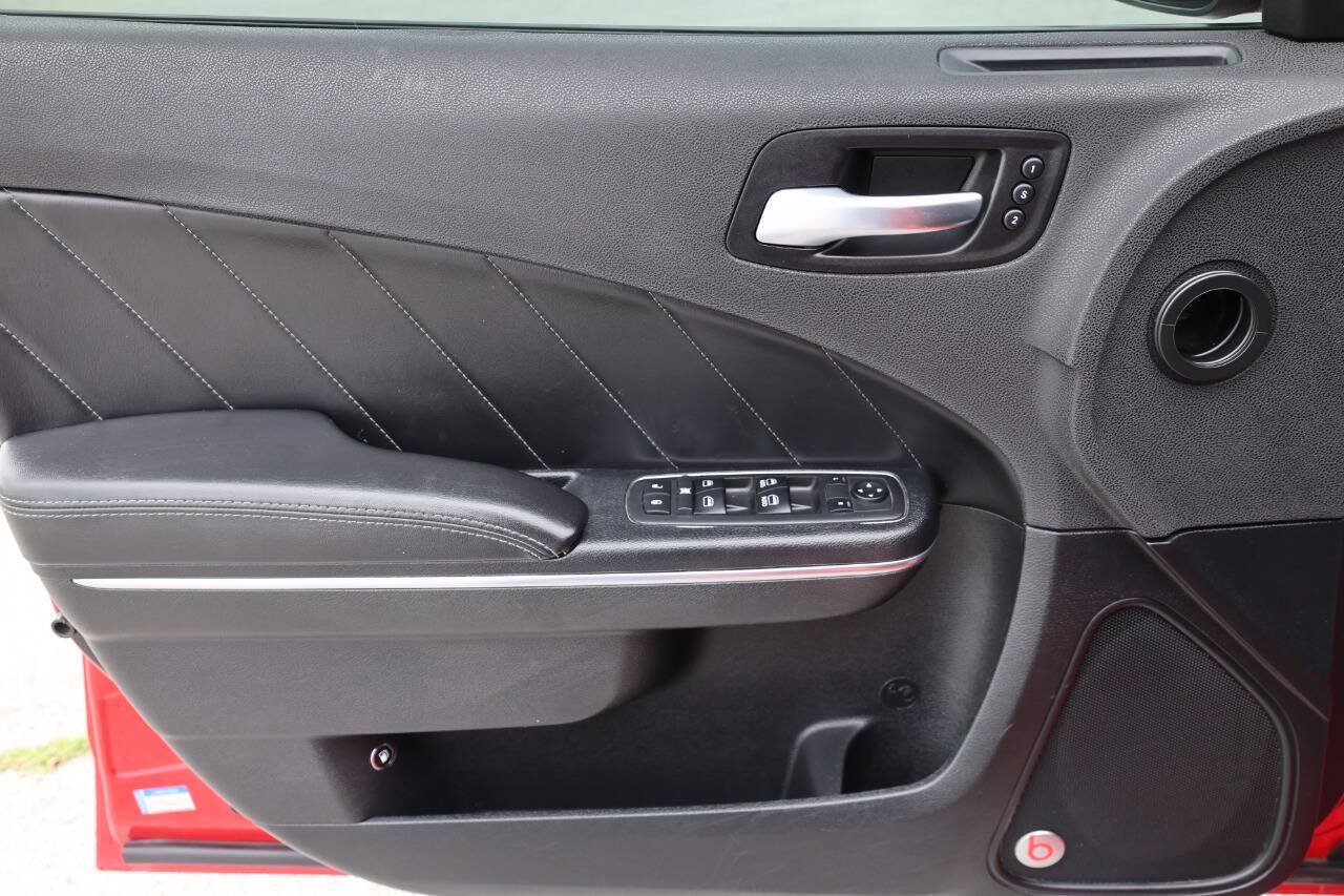 Used 2017 Dodge Charger R/T Scat Pack w/ Beats Audio Group RWD image 12