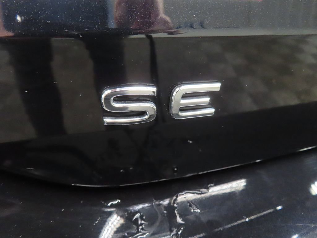 Used 2025 Volkswagen Taos SE AWD/4WD image 44