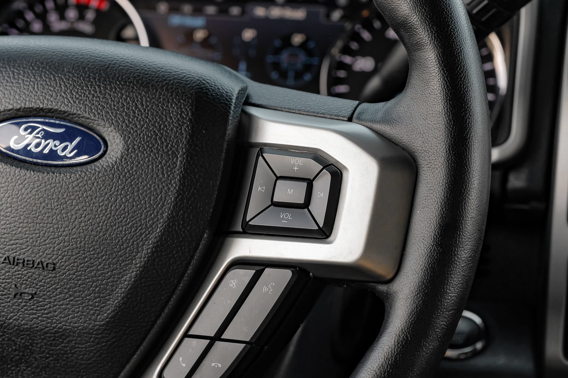 Used 2022 Ford F350 Lariat w/ Black Appearance Package AWD/4WD image 22