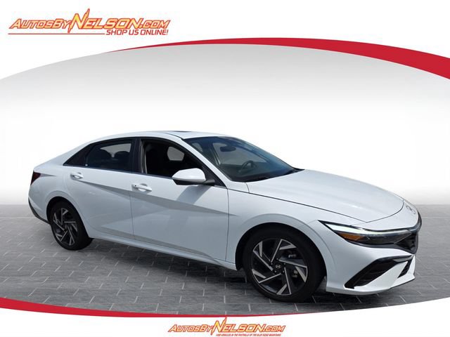 Used 2025 Hyundai Elantra SEL FWD image 1
