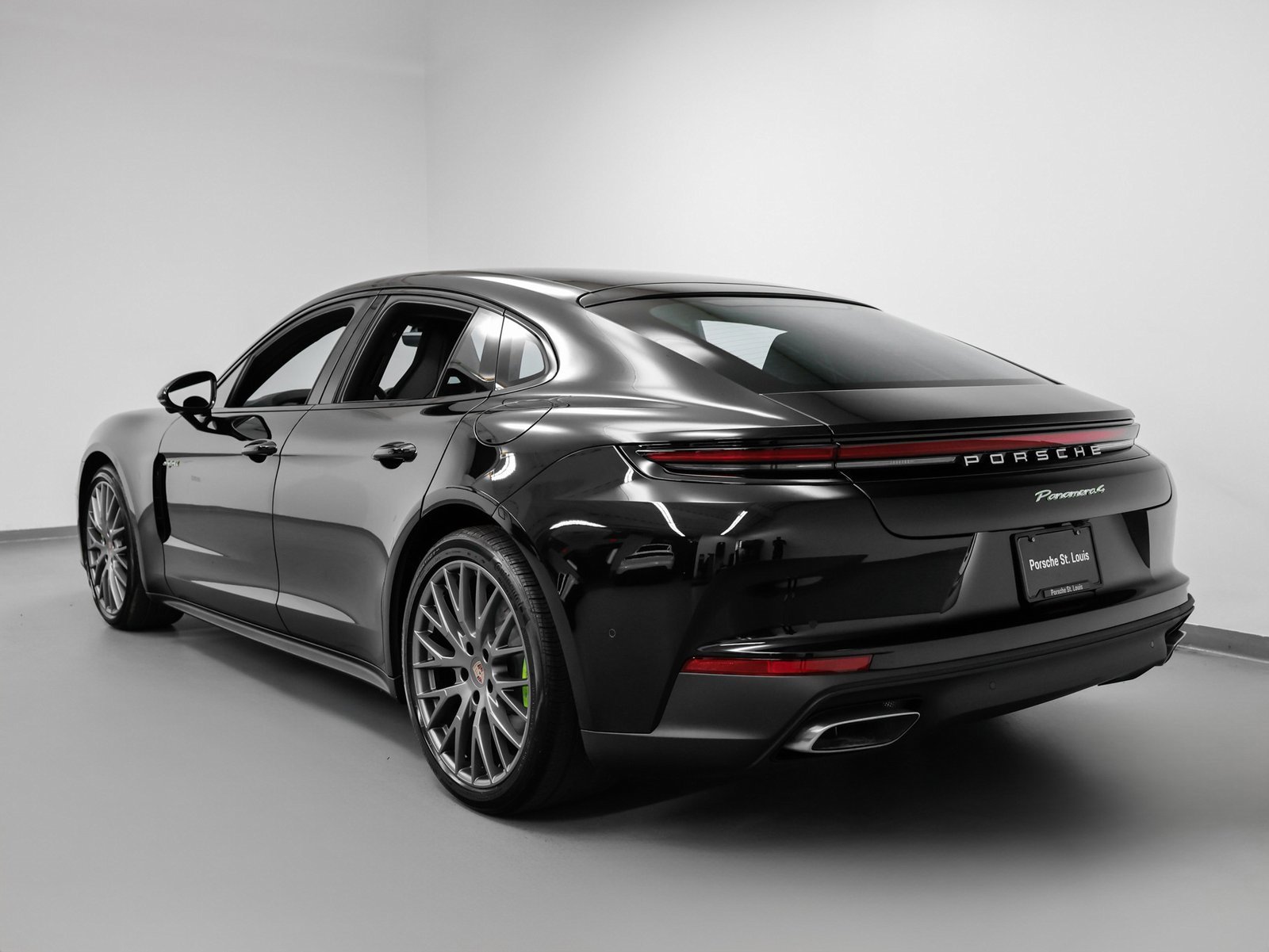 New 2026 Porsche Panamera 4 image 3