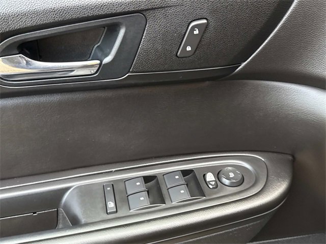 Used 2016 Chevrolet Traverse LT w/ Style and Technology Package image 18