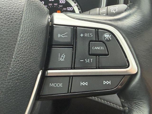 Used 2022 Toyota Highlander XLE AWD/4WD image 16