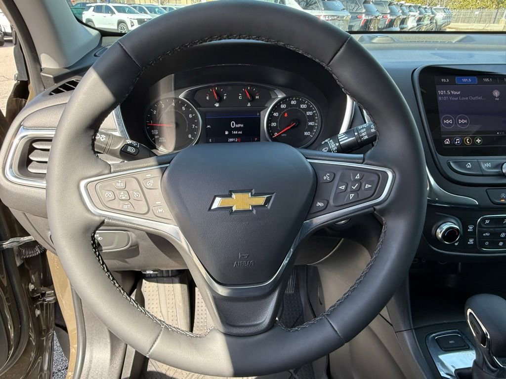 Used 2023 Chevrolet Equinox LT AWD/4WD image 16