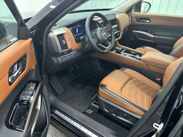 Used 2025 Nissan Pathfinder Platinum w/ Cargo Package image 14