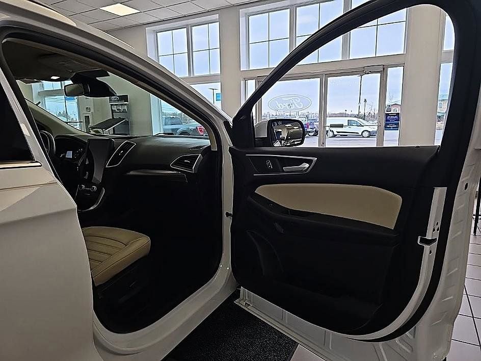 Used 2022 Ford Edge SEL w/ Convenience Package image 36