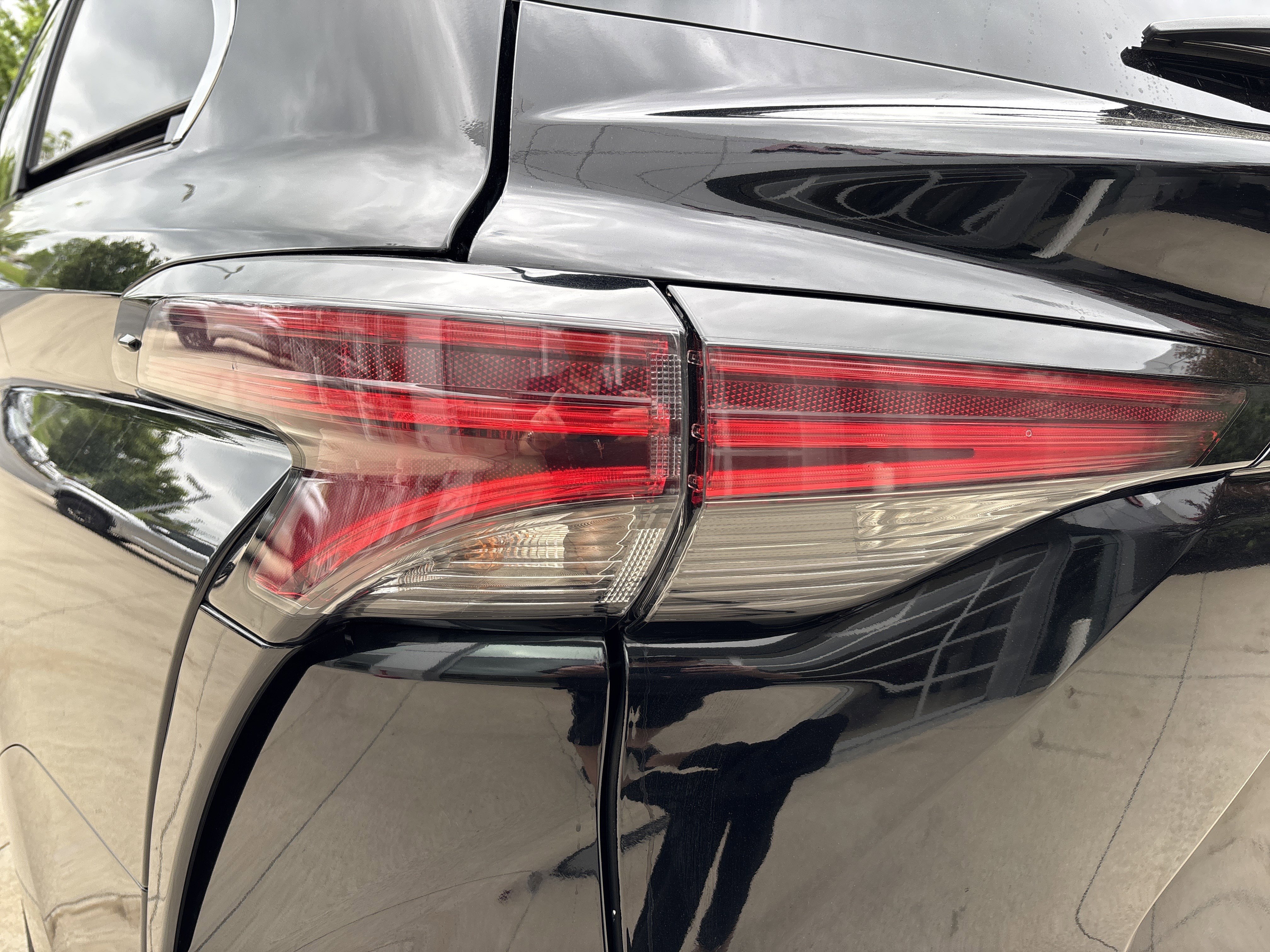 Used 2024 Toyota Sienna XSE FWD image 12