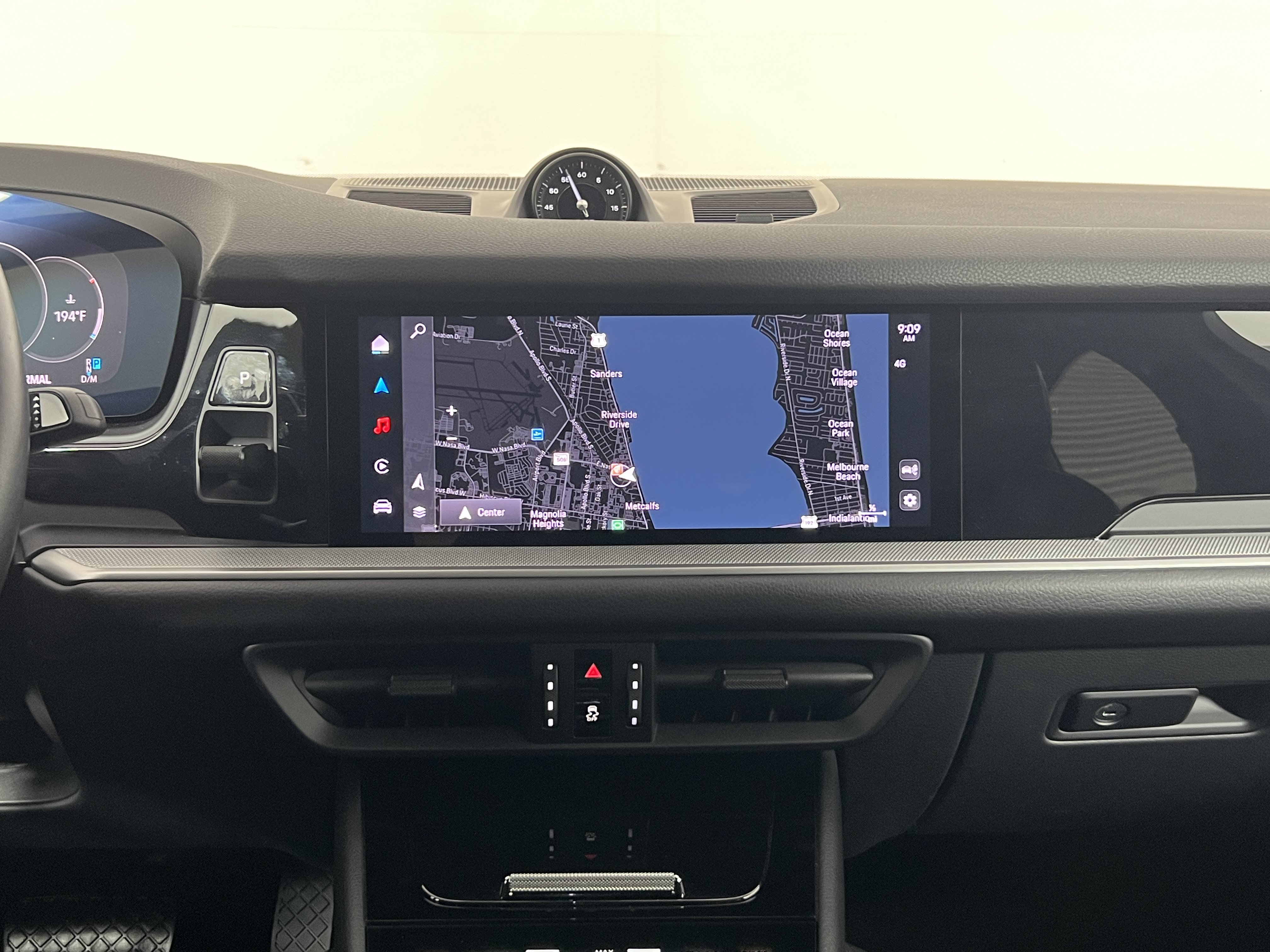 Certified 2024 Porsche Cayenne Coupe AWD/4WD image 19