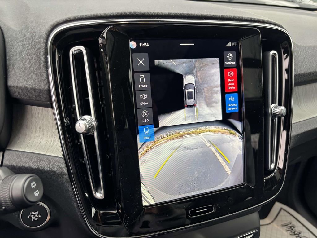 New 2026 Volvo XC40 B5 Plus w/ Protection Package Premier image 20