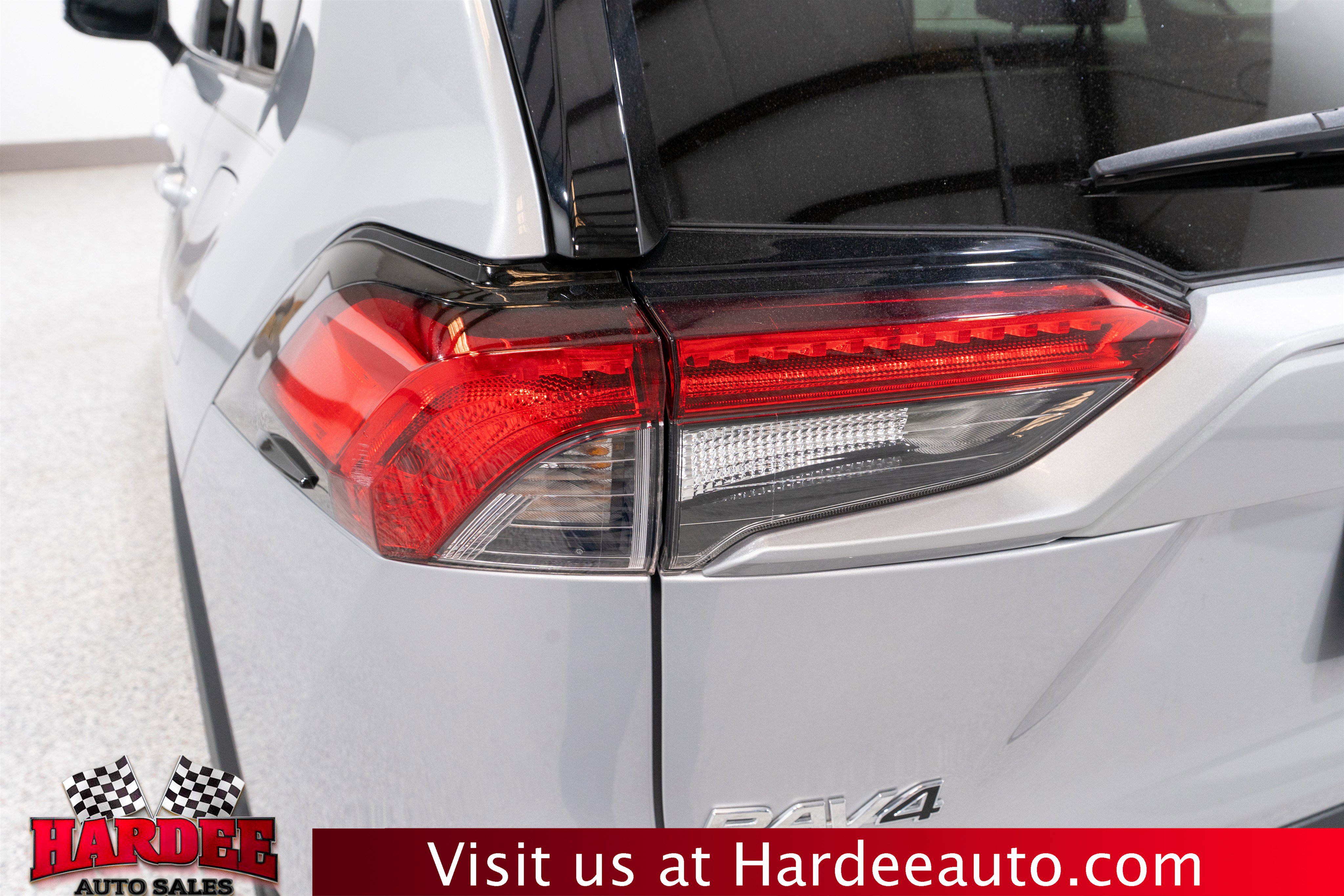 Used 2022 Toyota RAV4 LE image 9