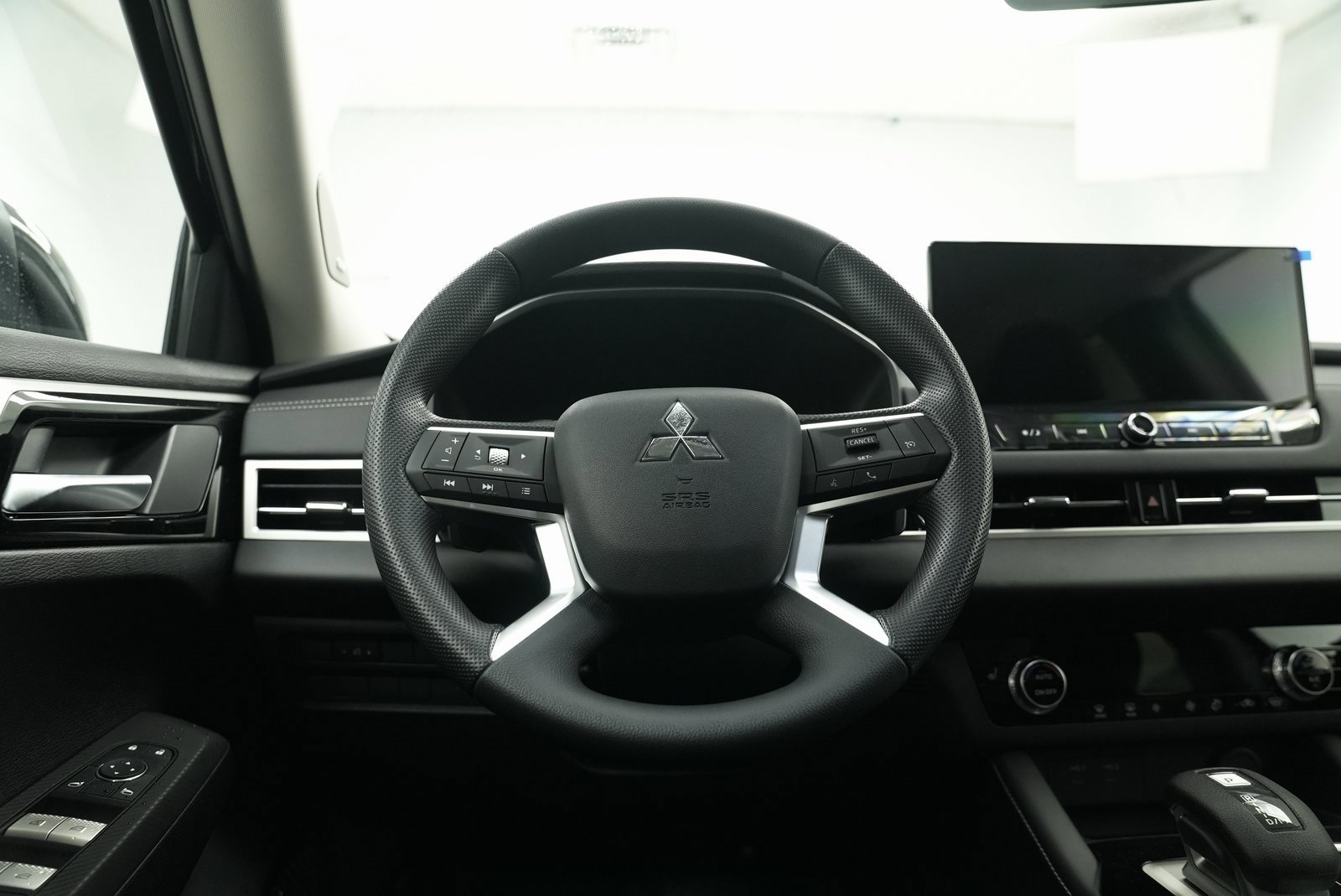 Used 2025 Mitsubishi Outlander ES image 21