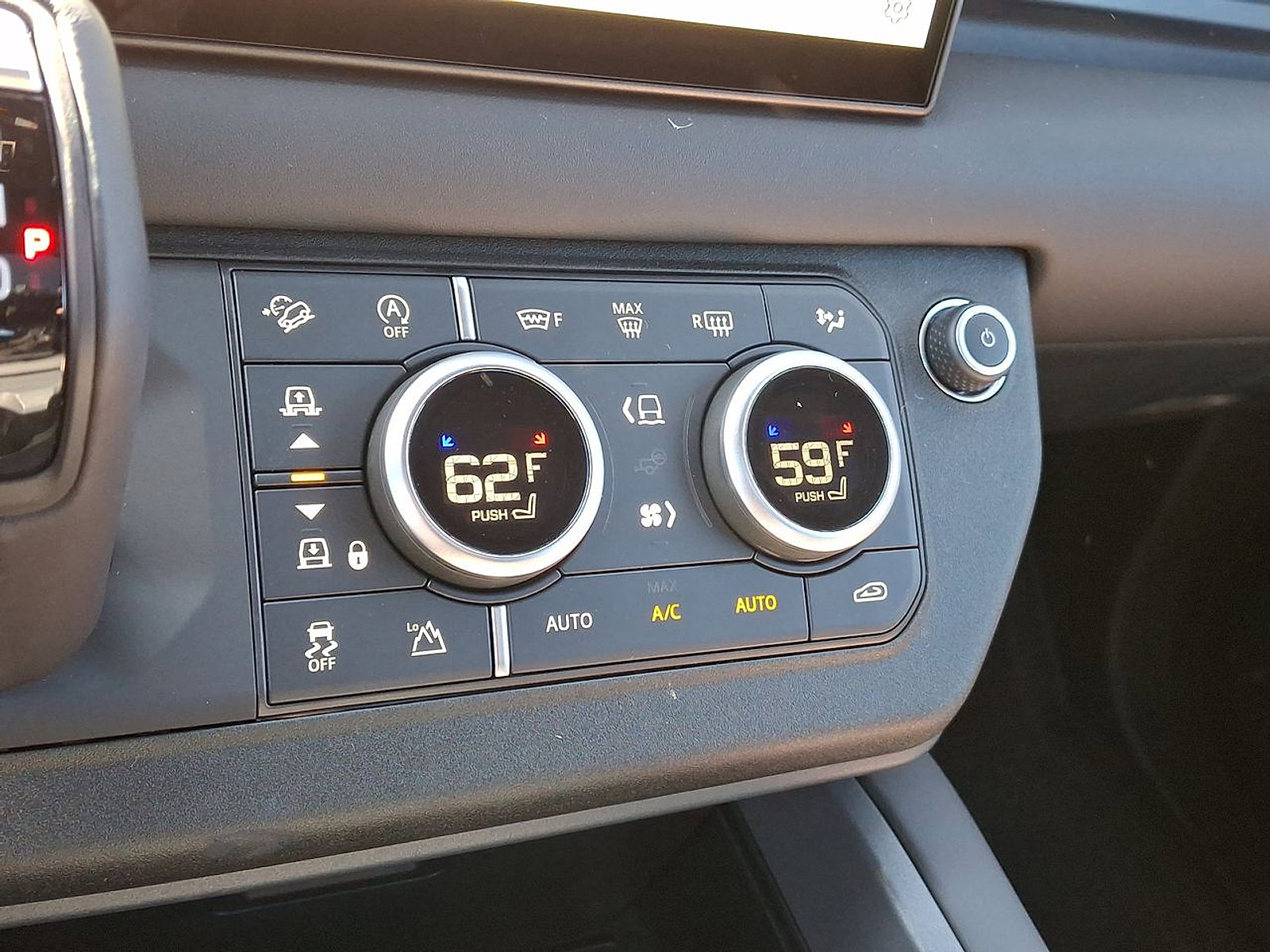 New 2025 Land Rover Defender 110 X-Dynamic SE image 25