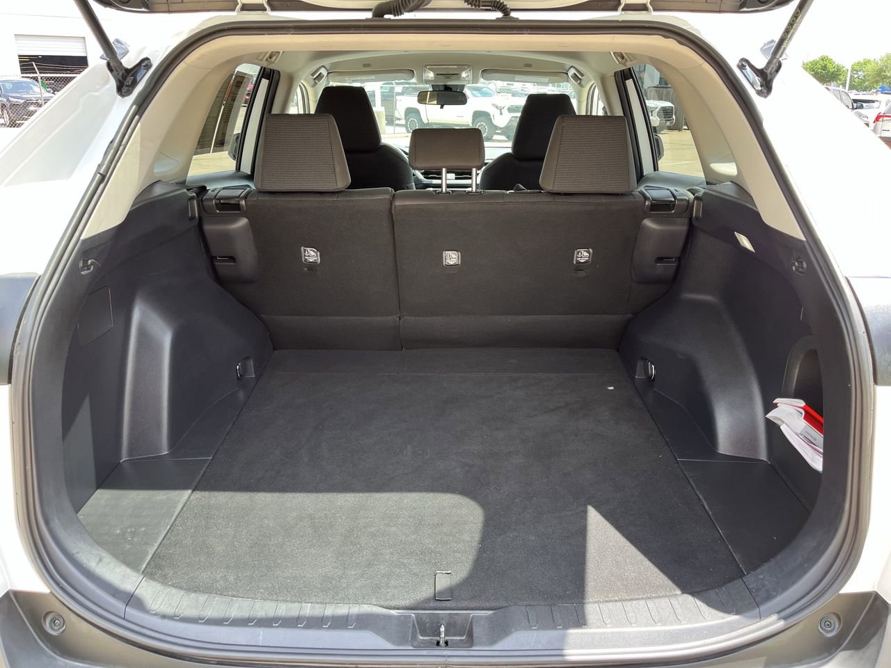 Used 2025 Toyota RAV4 LE AWD/4WD image 28