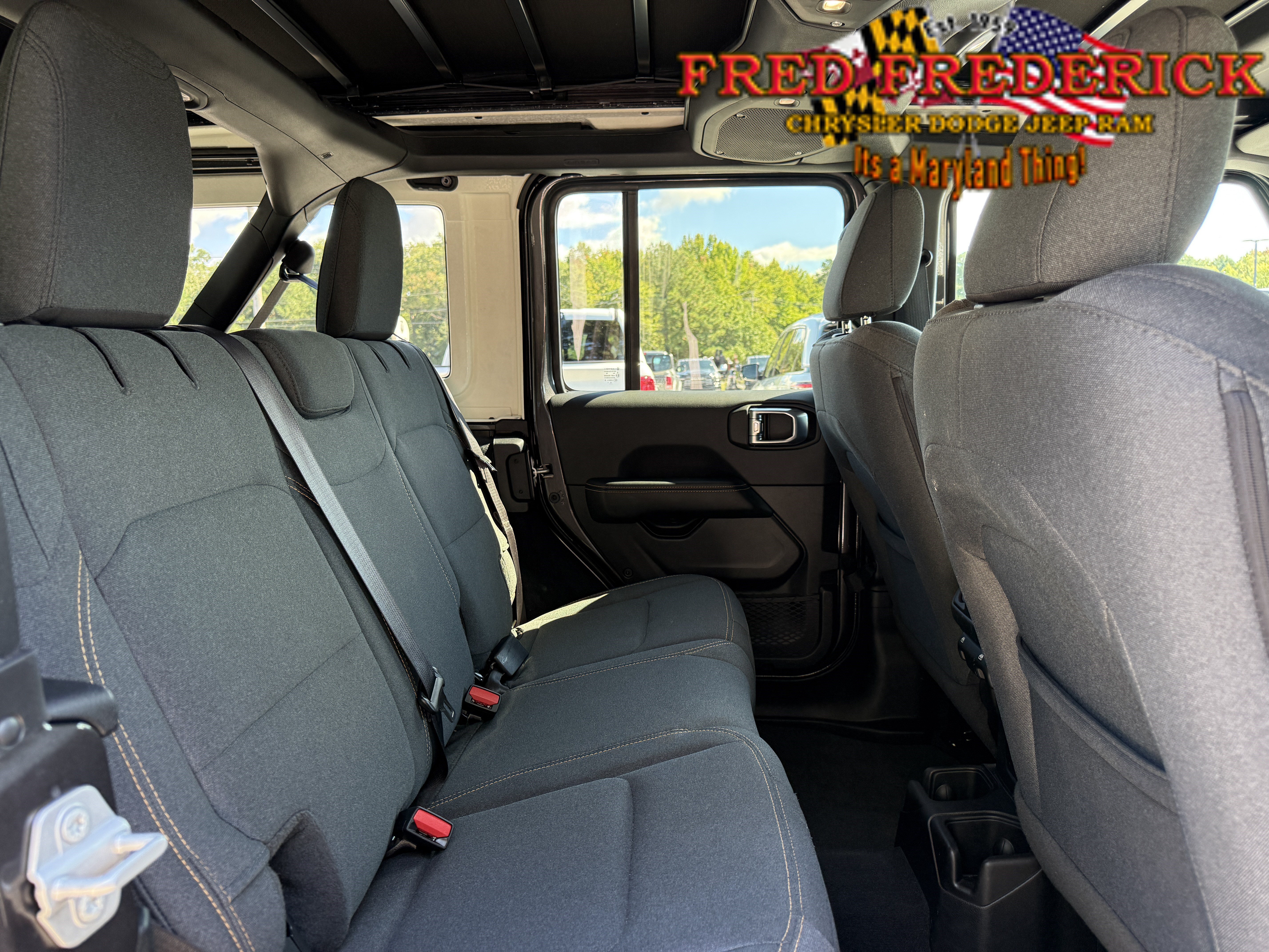 Used 2026 Jeep Wrangler Unlimited Sahara AWD/4WD image 11