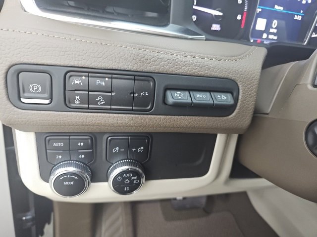 Used 2021 GMC Yukon Denali w/ Denali Premium Package image 28