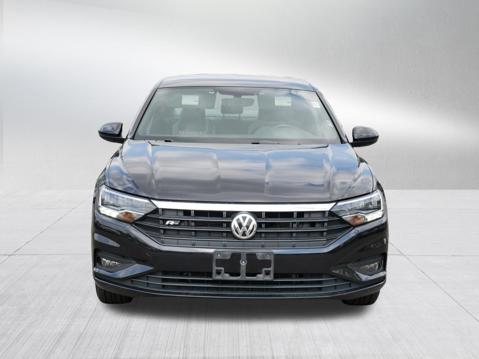 Used 2019 Volkswagen Jetta R-Line w/ R-Line Cold Weather Package FWD image 2