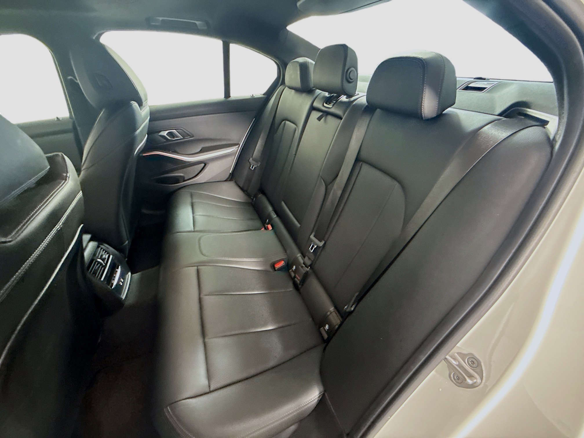 Used 2025 BMW 330i Sedan w/ Convenience Package image 25