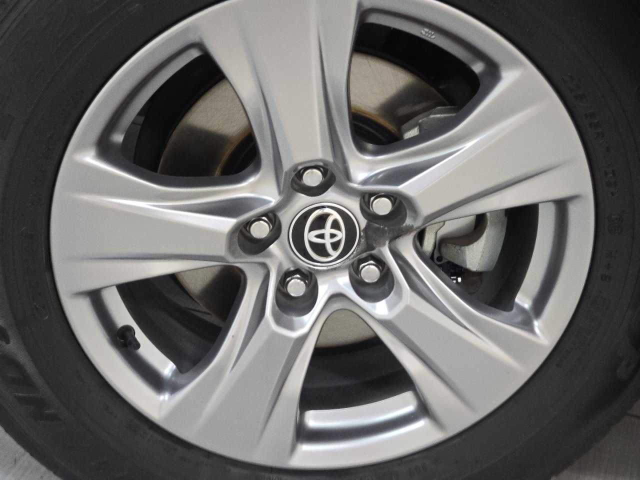 Certified 2024 Toyota RAV4 XLE w/ Convenience Package FWD image 9