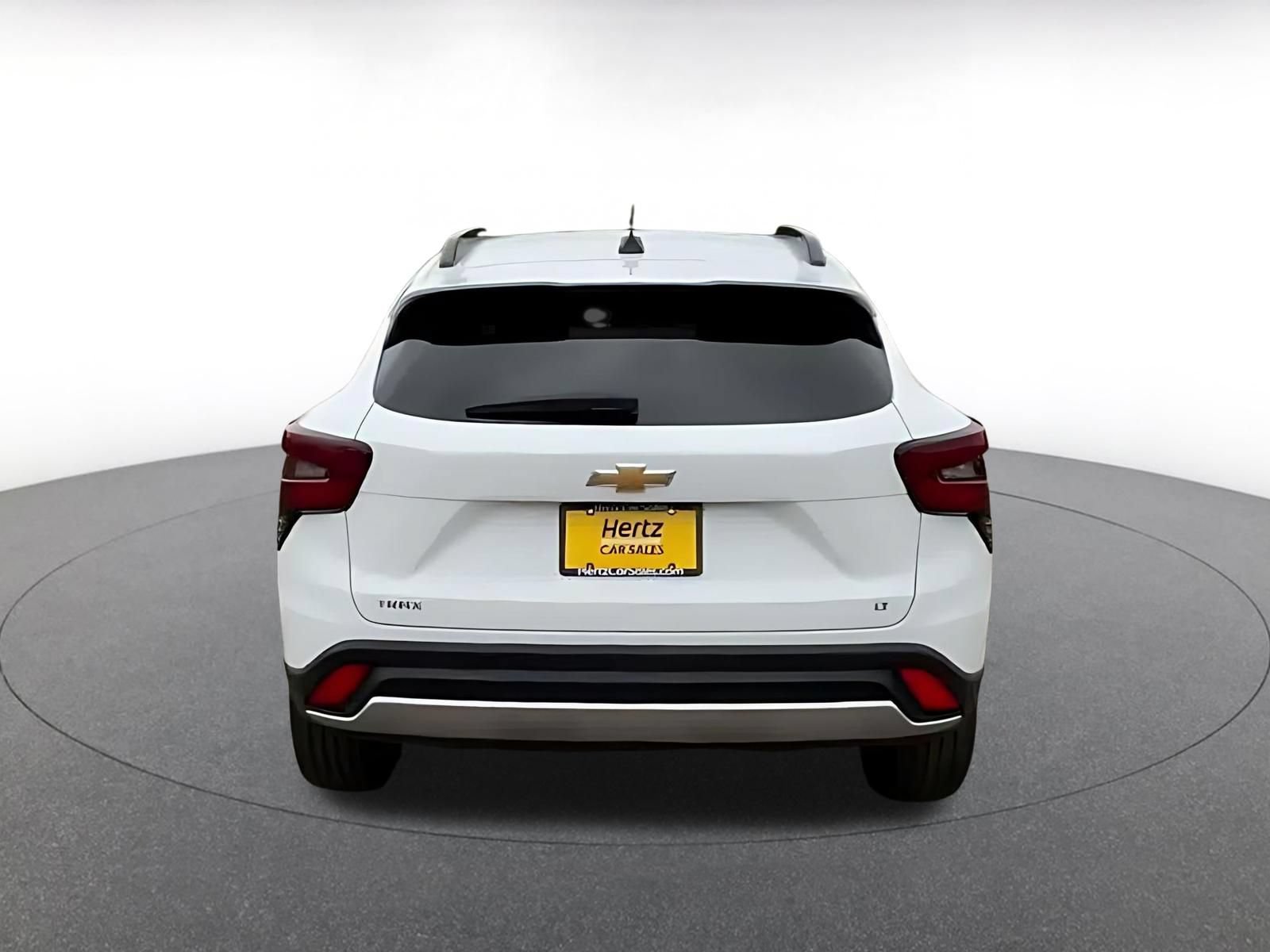 Used 2025 Chevrolet Trax LT w/ LT Convenience Package FWD image 12