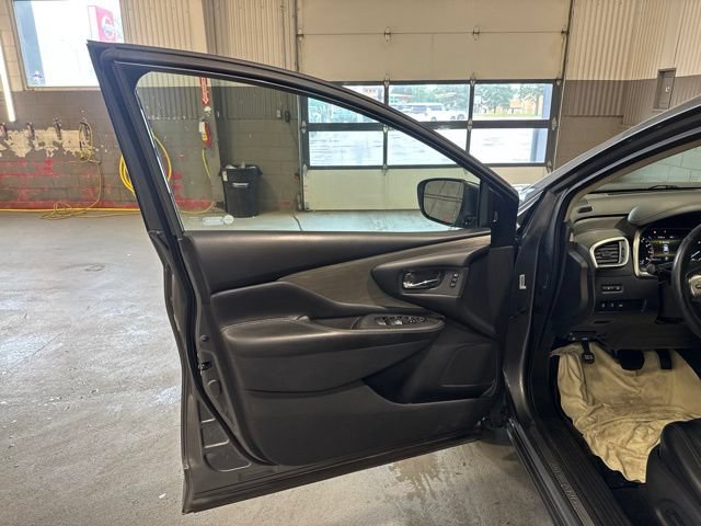 Used 2018 Nissan Murano SL w/ Moonroof Package AWD/4WD image 9