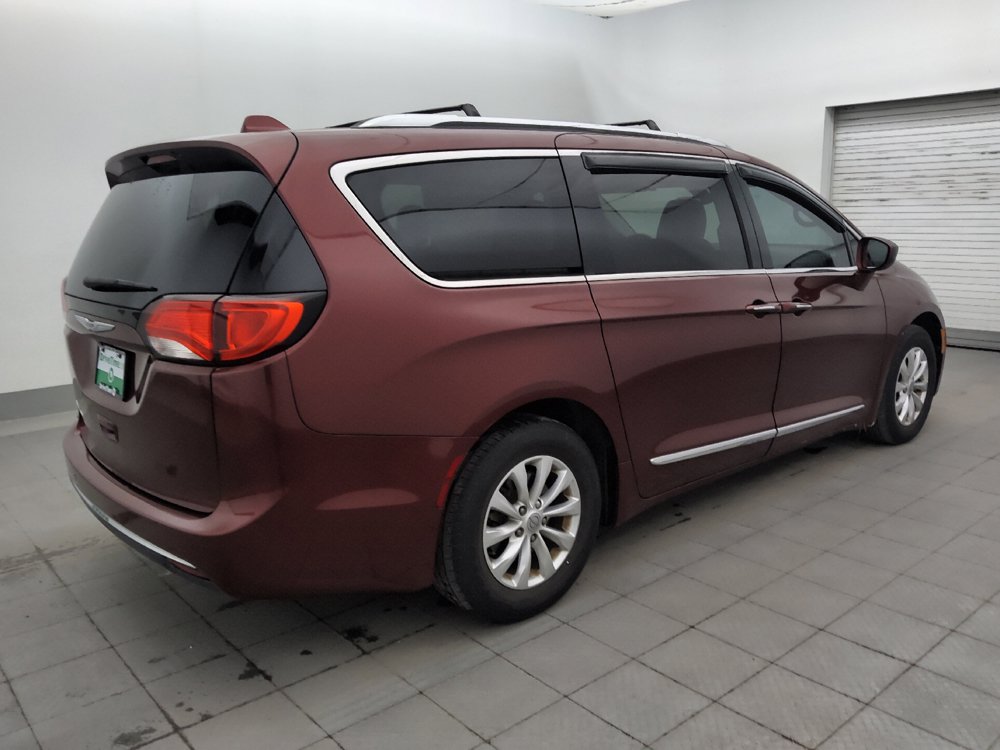 Used 2018 Chrysler Pacifica Touring-L Plus FWD image 10
