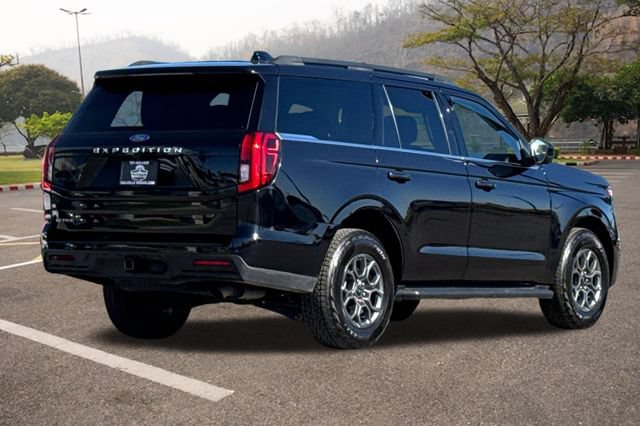 Used 2025 Ford Expedition Active AWD/4WD image 4