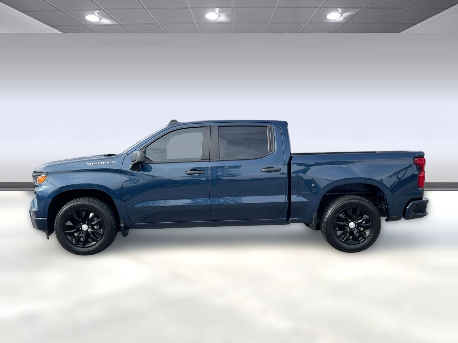 Used 2022 Chevrolet Silverado 1500 Custom image 2