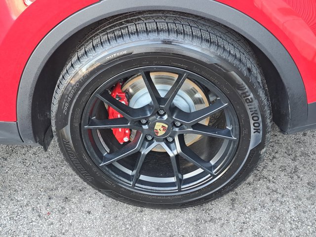 Certified 2024 Porsche Cayenne S image 13