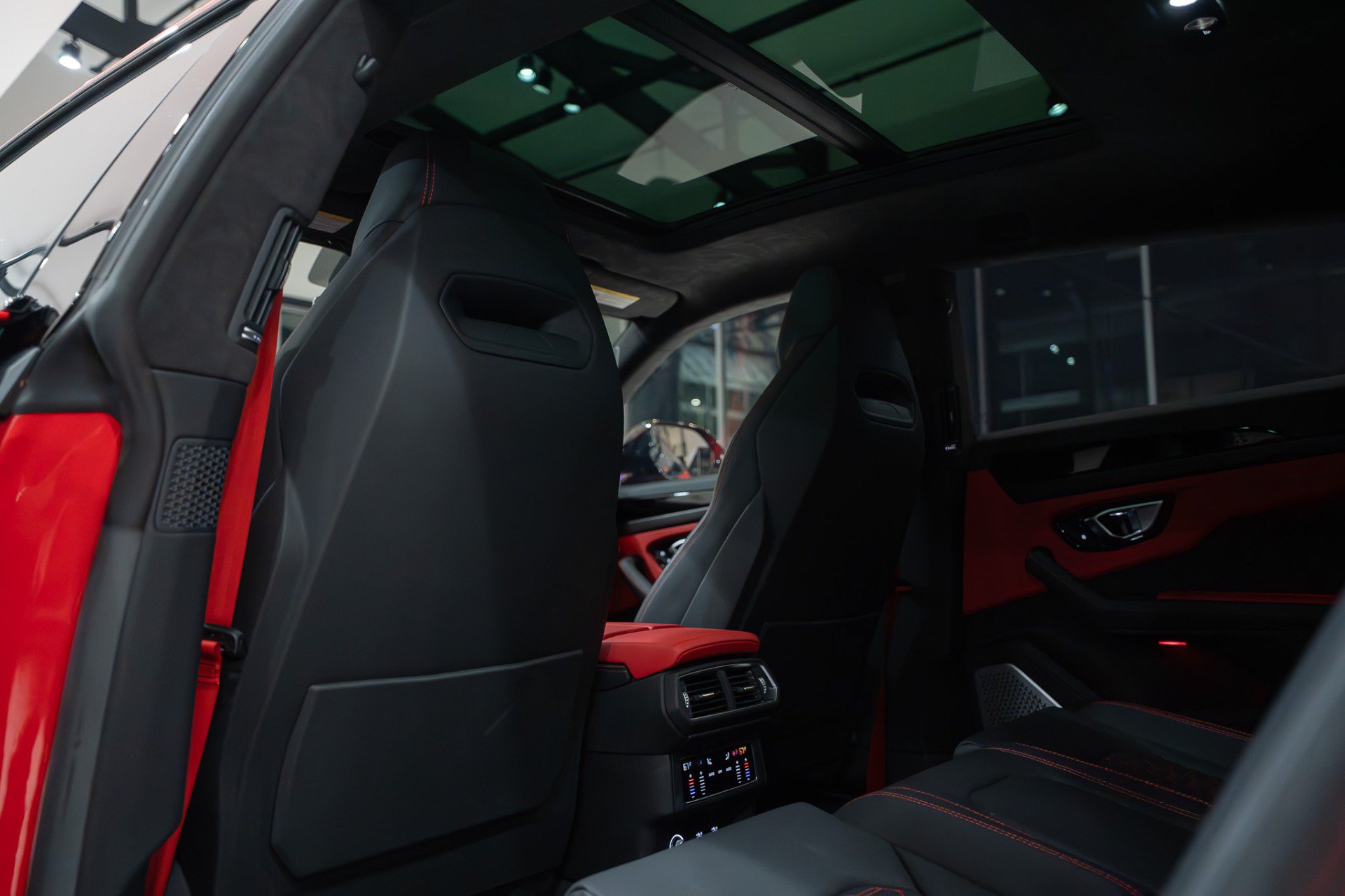 Used 2022 Lamborghini Urus AWD/4WD image 38
