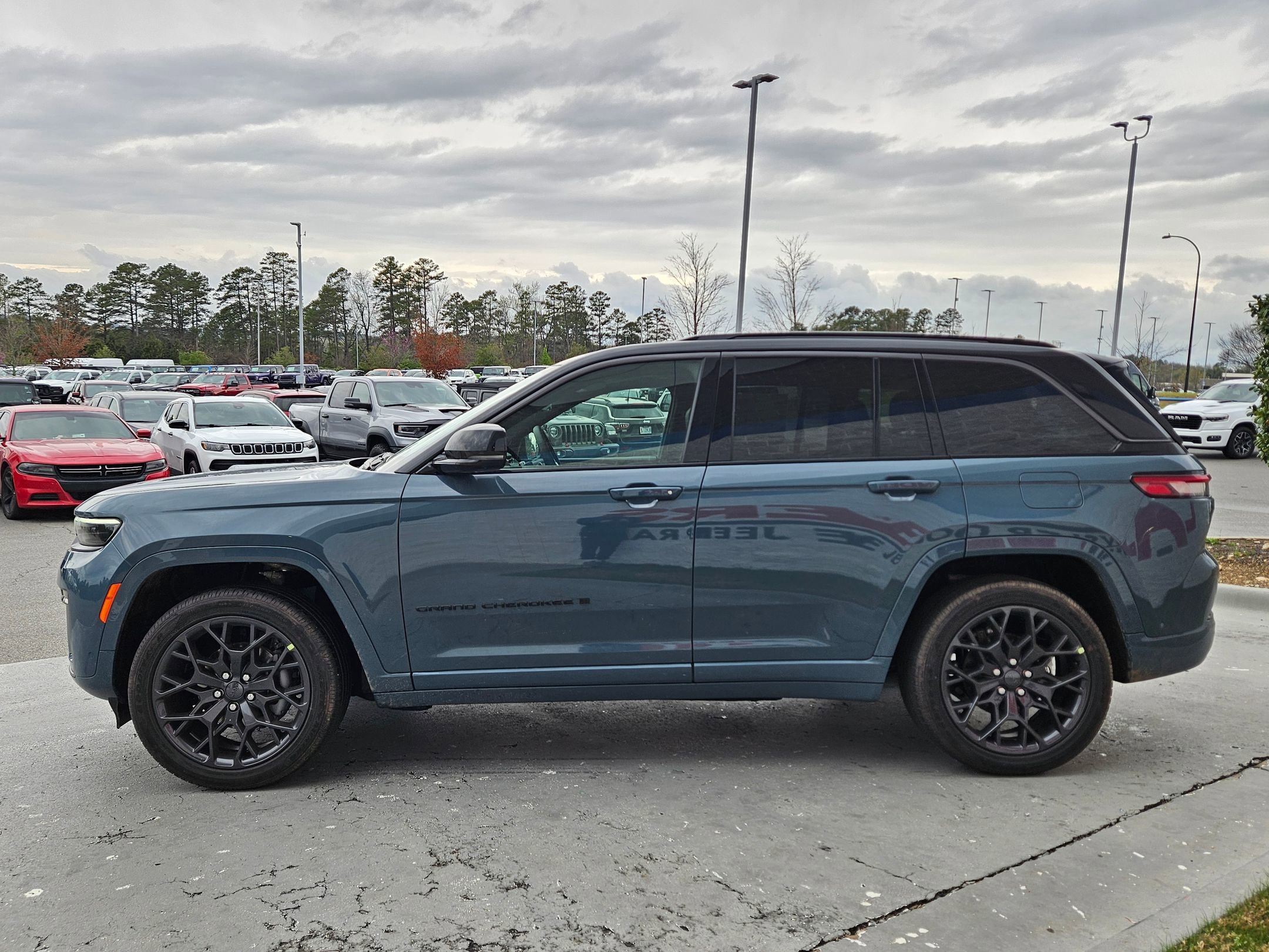 New 2026 Jeep Grand Cherokee Summit image 4