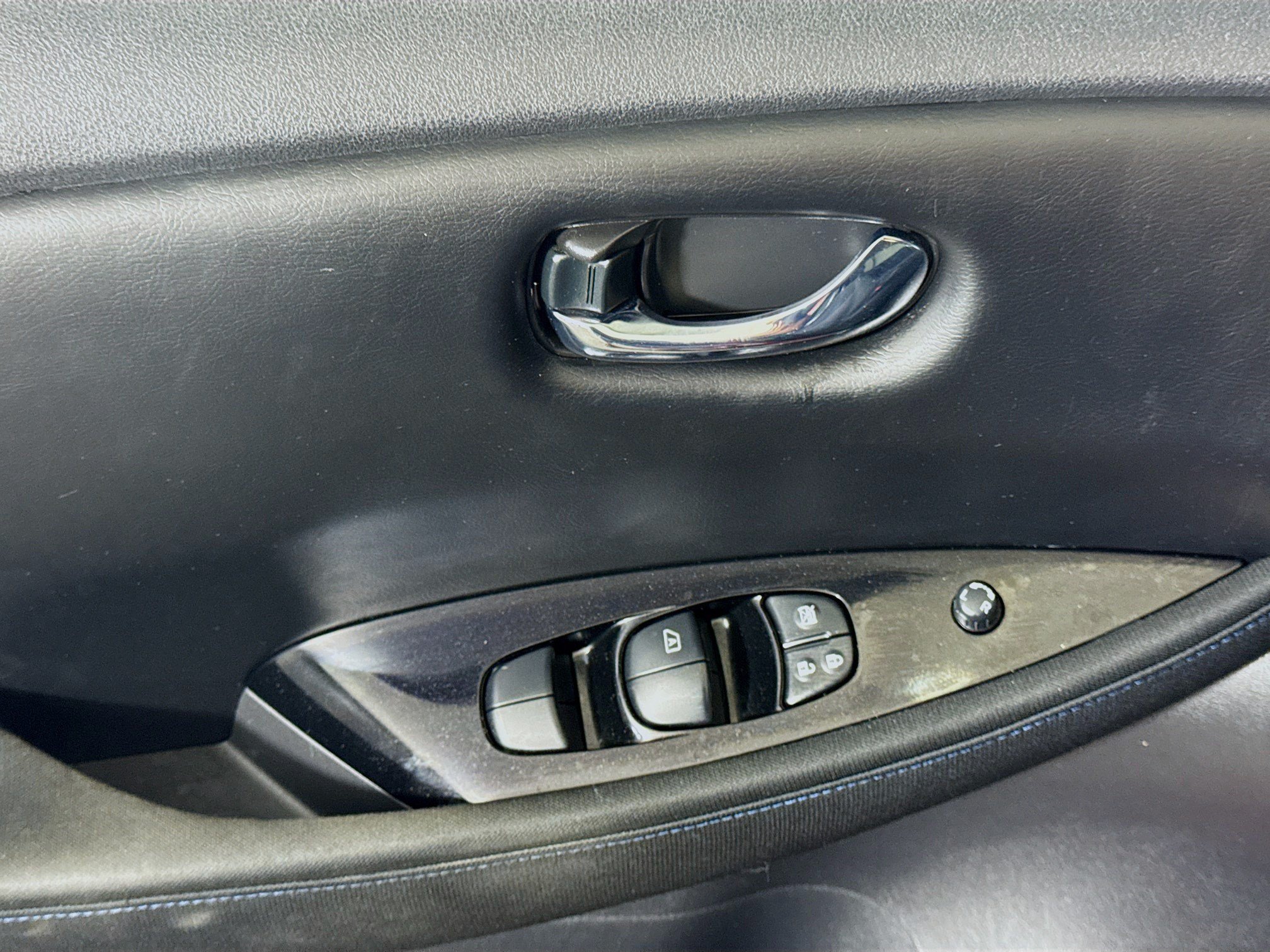 Used 2021 Nissan Leaf SV w/ SV Technology Package FWD image 24