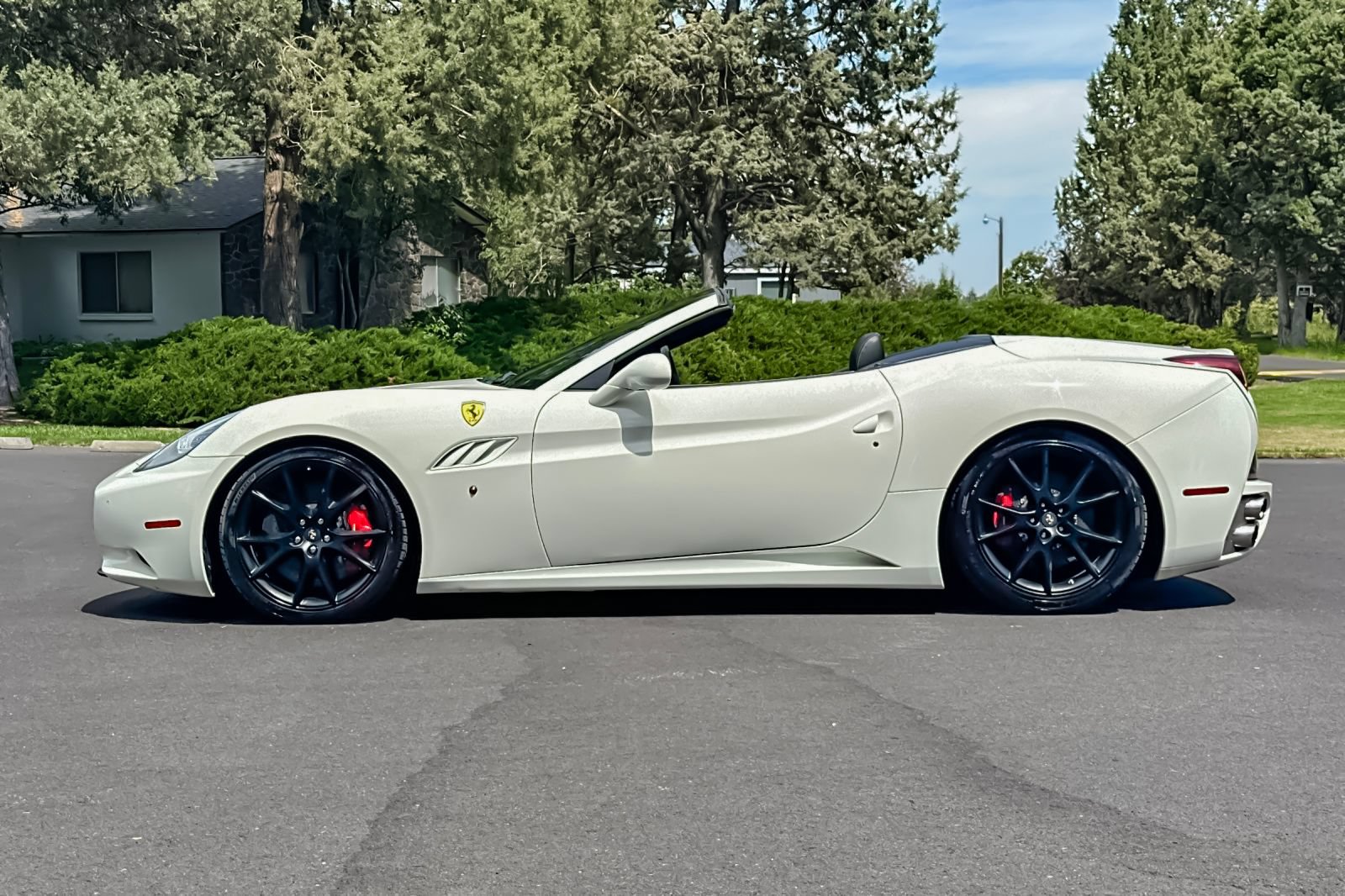 Used 2012 Ferrari California RWD image 8