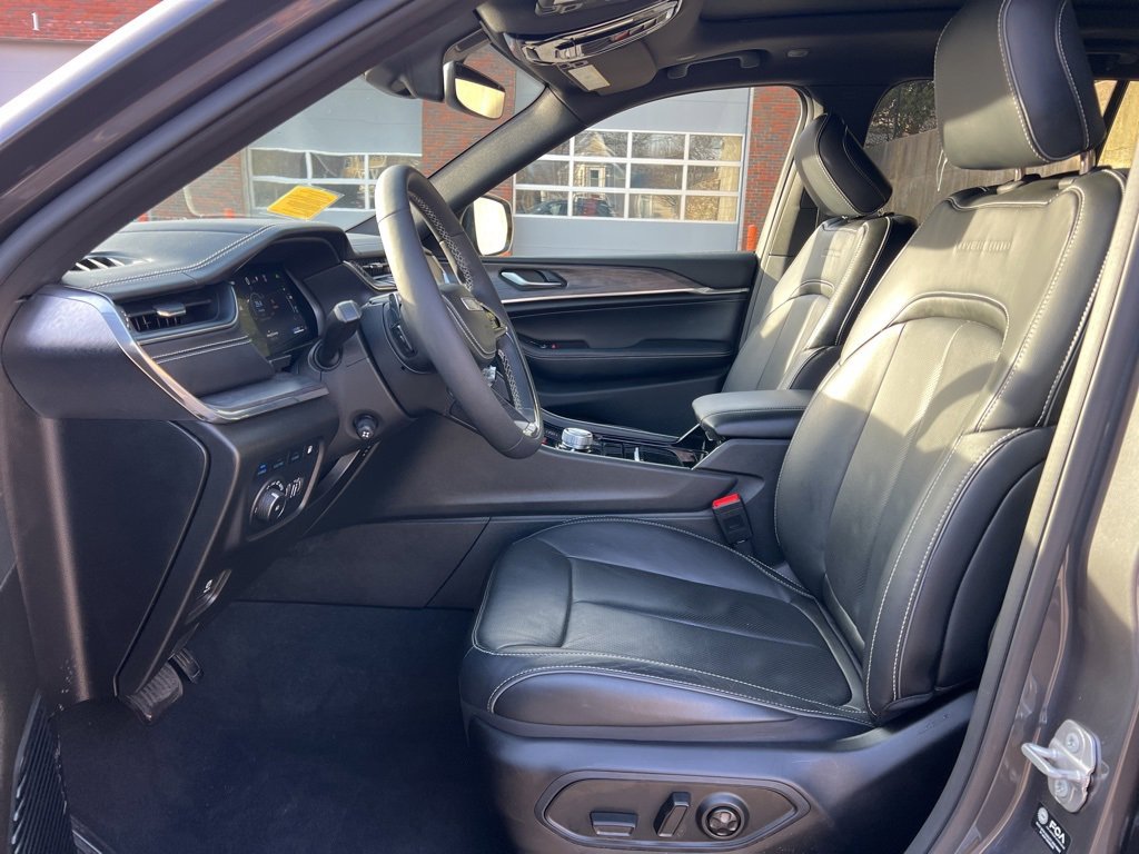 Used 2023 Jeep Grand Cherokee Overland image 13