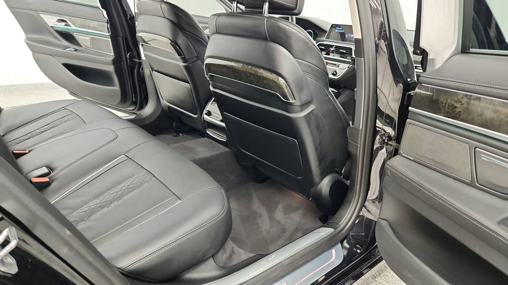 Used 2018 BMW 750i xDrive AWD/4WD image 38