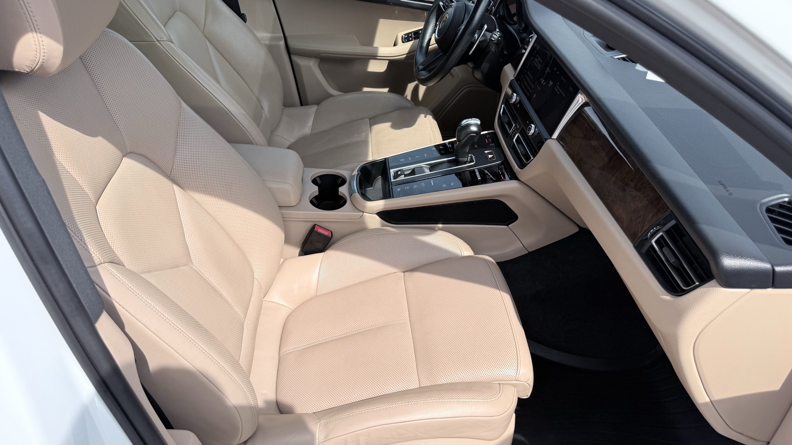 Used 2023 Porsche Macan Turbo AWD/4WD image 37