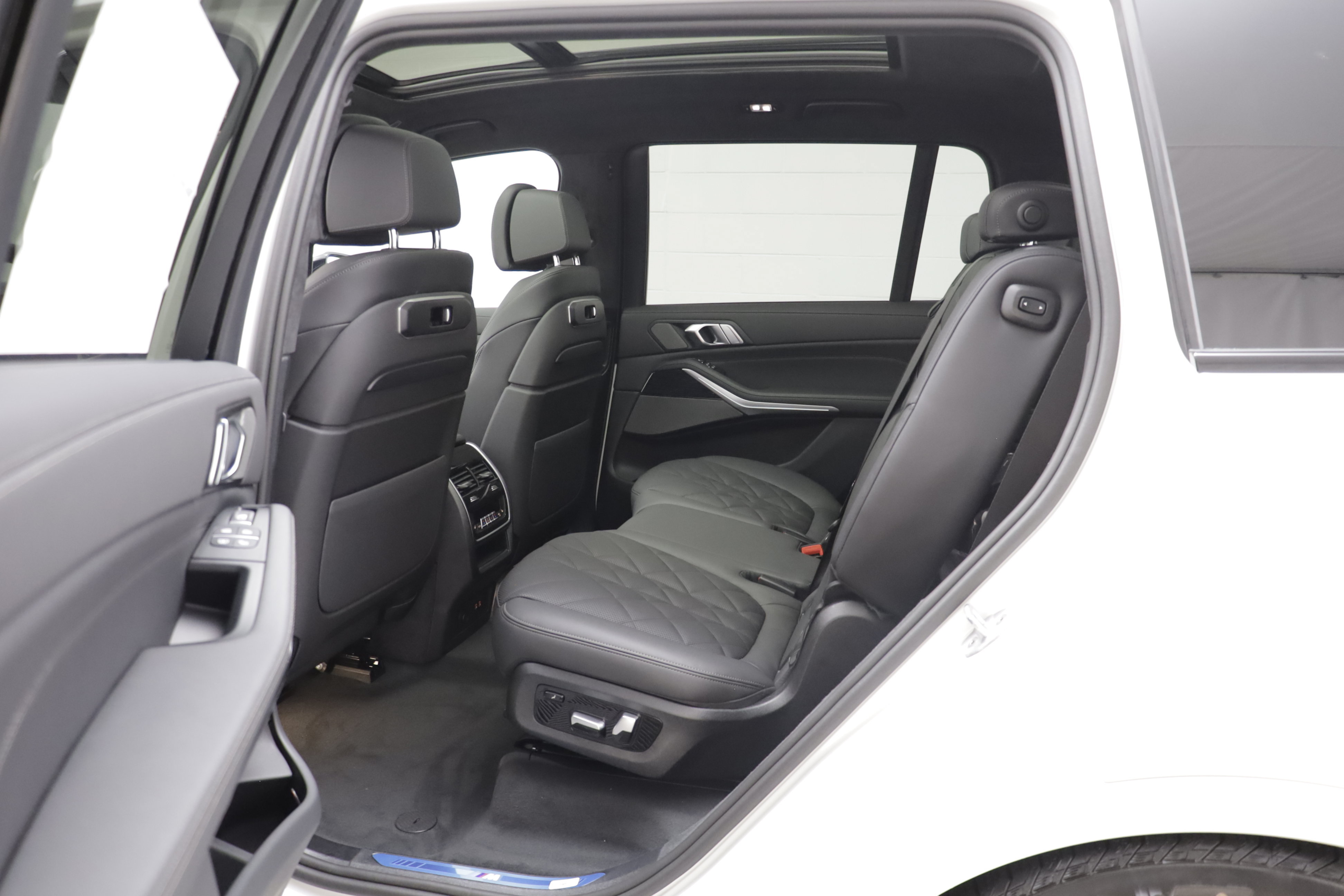 New 2027 BMW X7 xDrive40i w/ M Sport Package AWD/4WD image 14