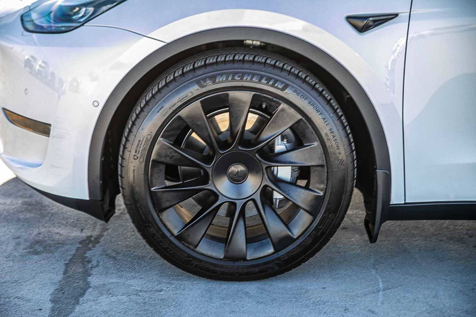Used 2021 Tesla Model Y Long Range image 10