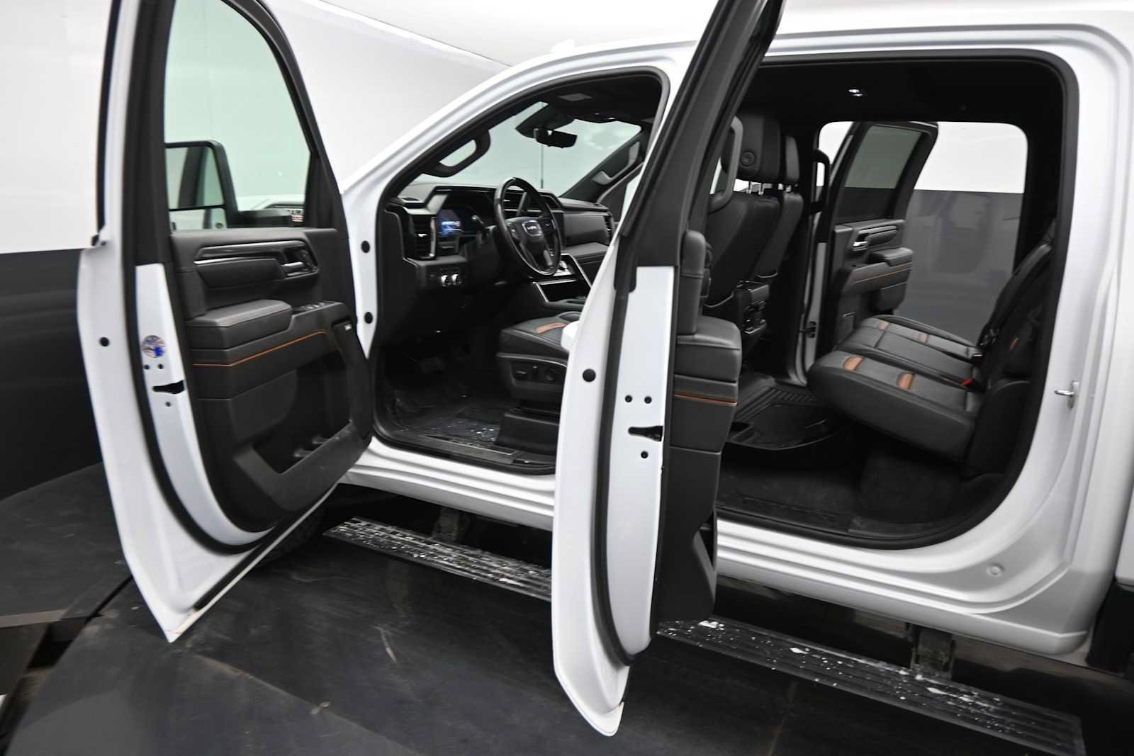 Used 2024 GMC Sierra 2500 AT4 w/ AT4 Premium Plus Package AWD/4WD image 68