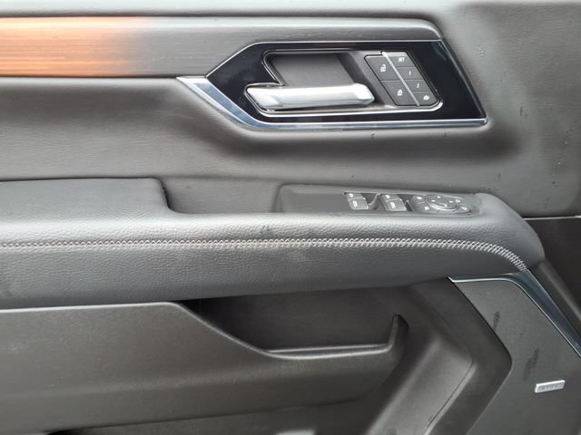 Used 2025 GMC Yukon Denali RWD image 11
