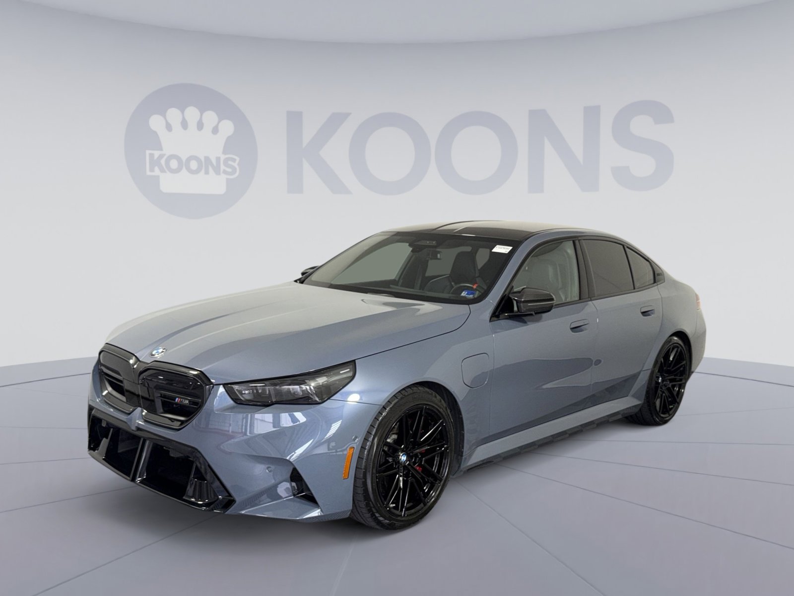 Used 2025 BMW M5 w/ Carbon Package image 1