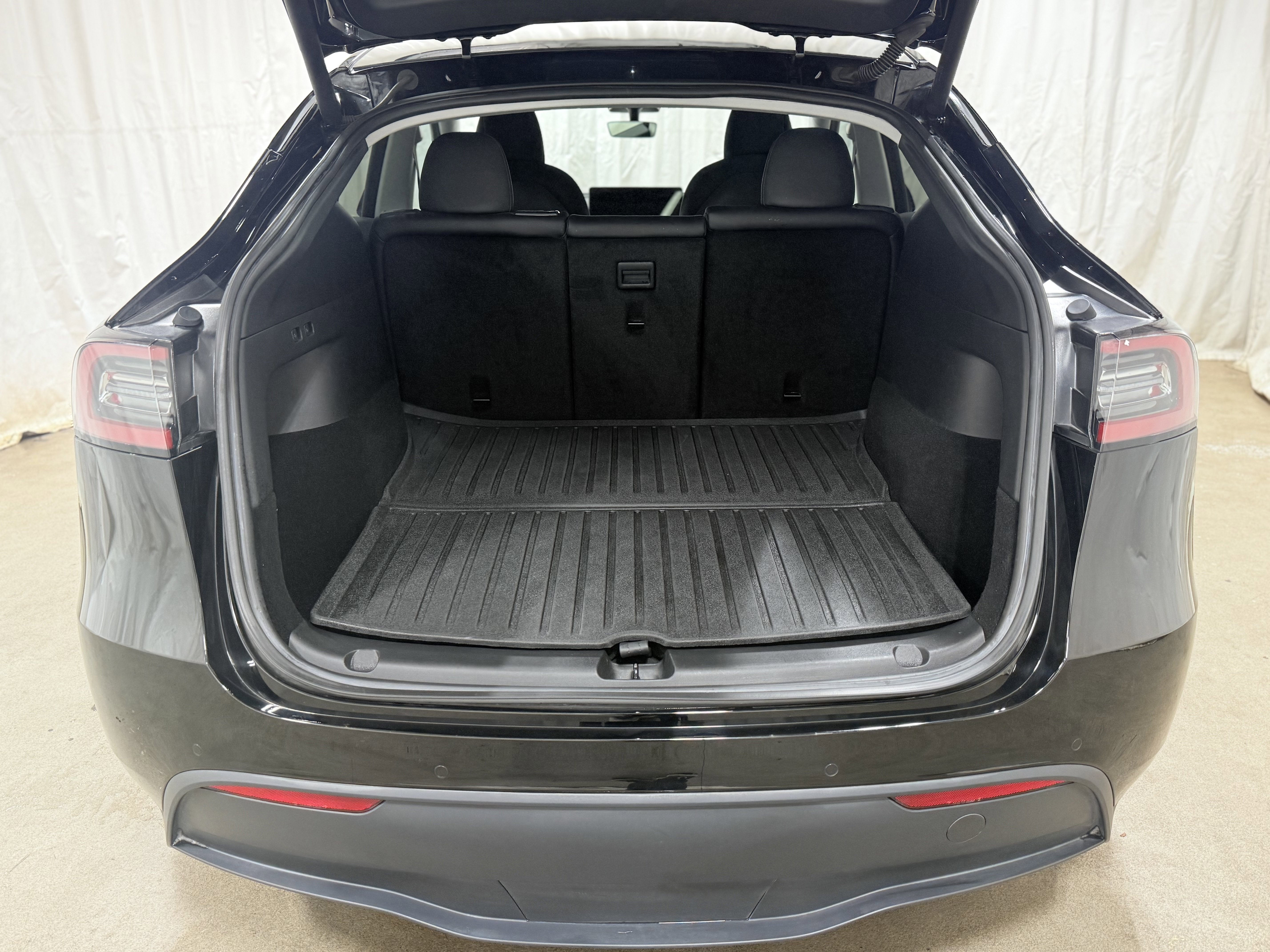 Used 2020 Tesla Model Y Performance image 11