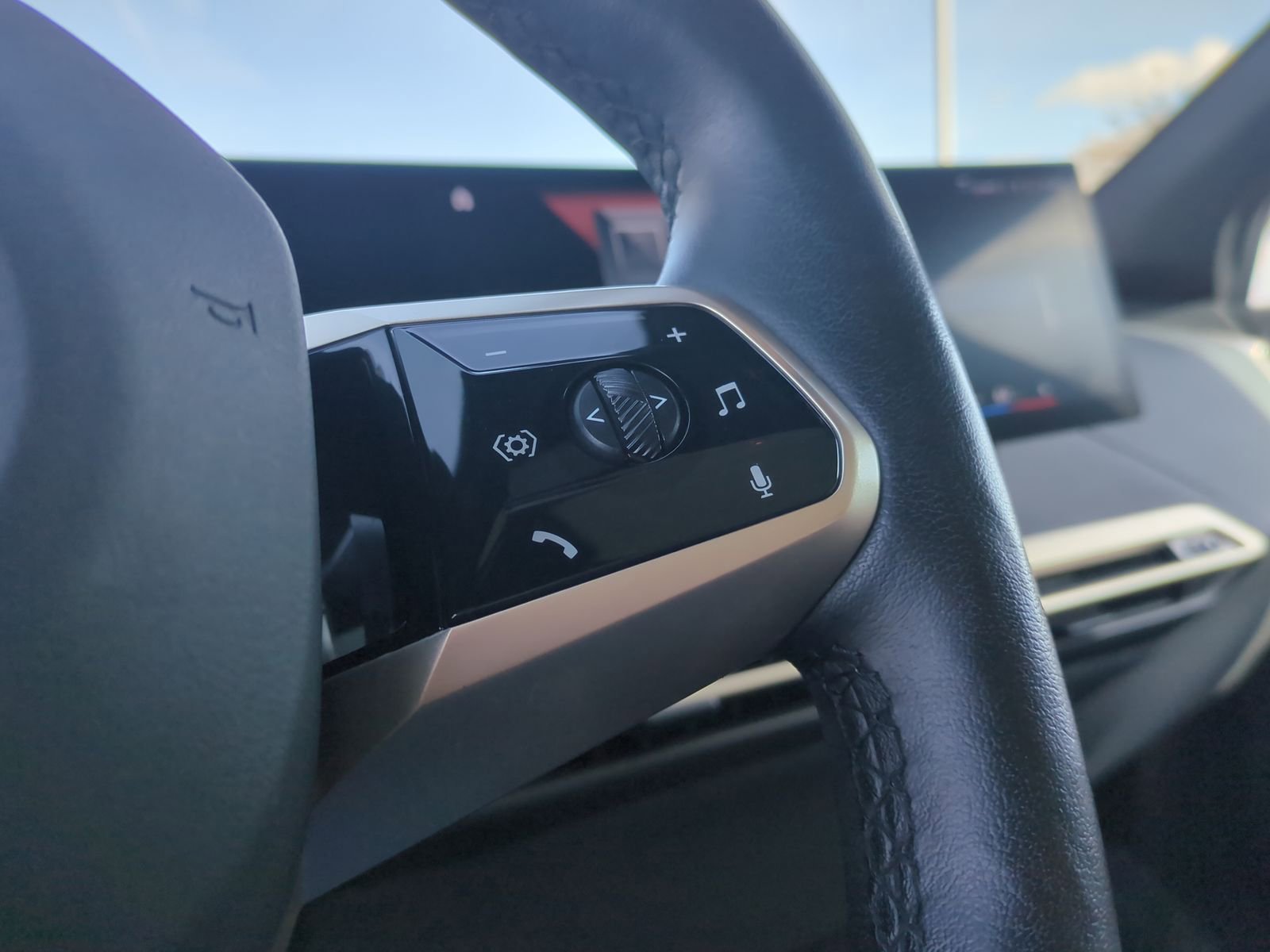 Certified 2023 BMW iX xDrive50 w/ Premium Package image 20