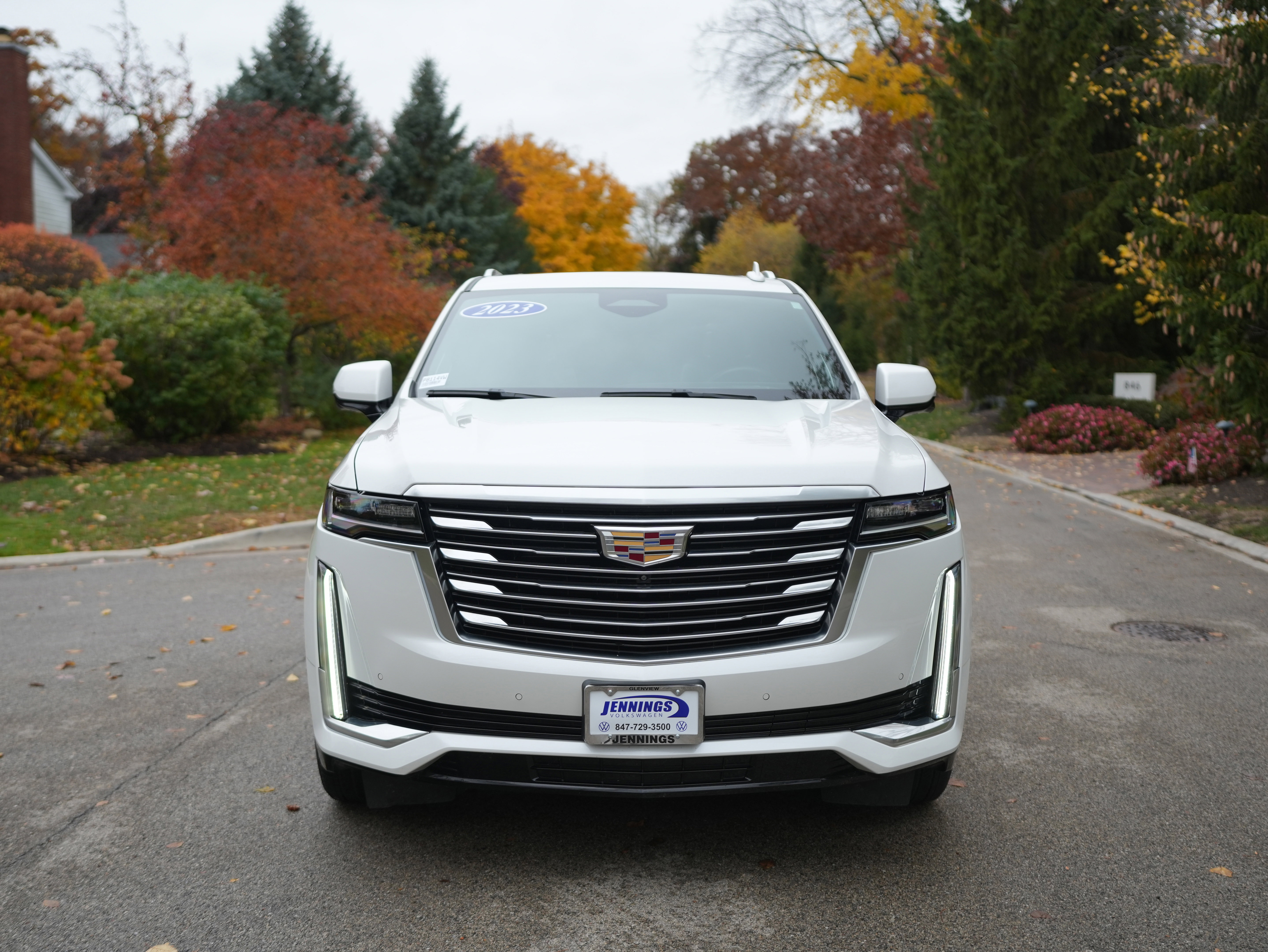 Used 2023 Cadillac Escalade Premium Luxury Platinum image 3