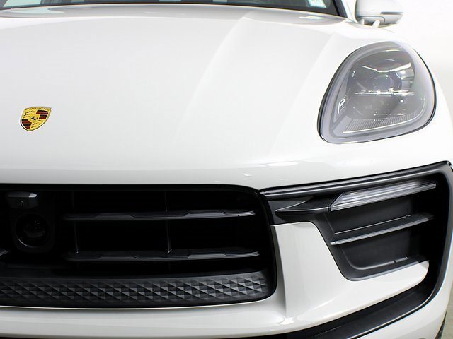 New 2025 Porsche Macan image 11
