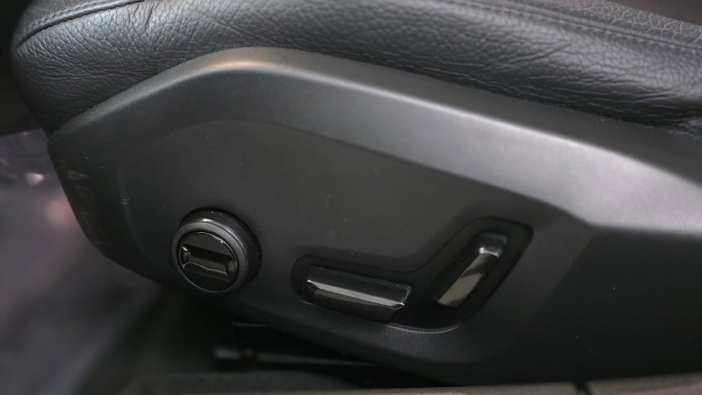Used 2021 Volvo V60 T5 Cross Country w/ Climate Package image 19
