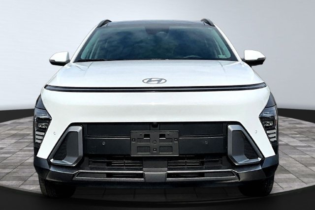 Used 2025 Hyundai Kona Limited AWD/4WD image 2