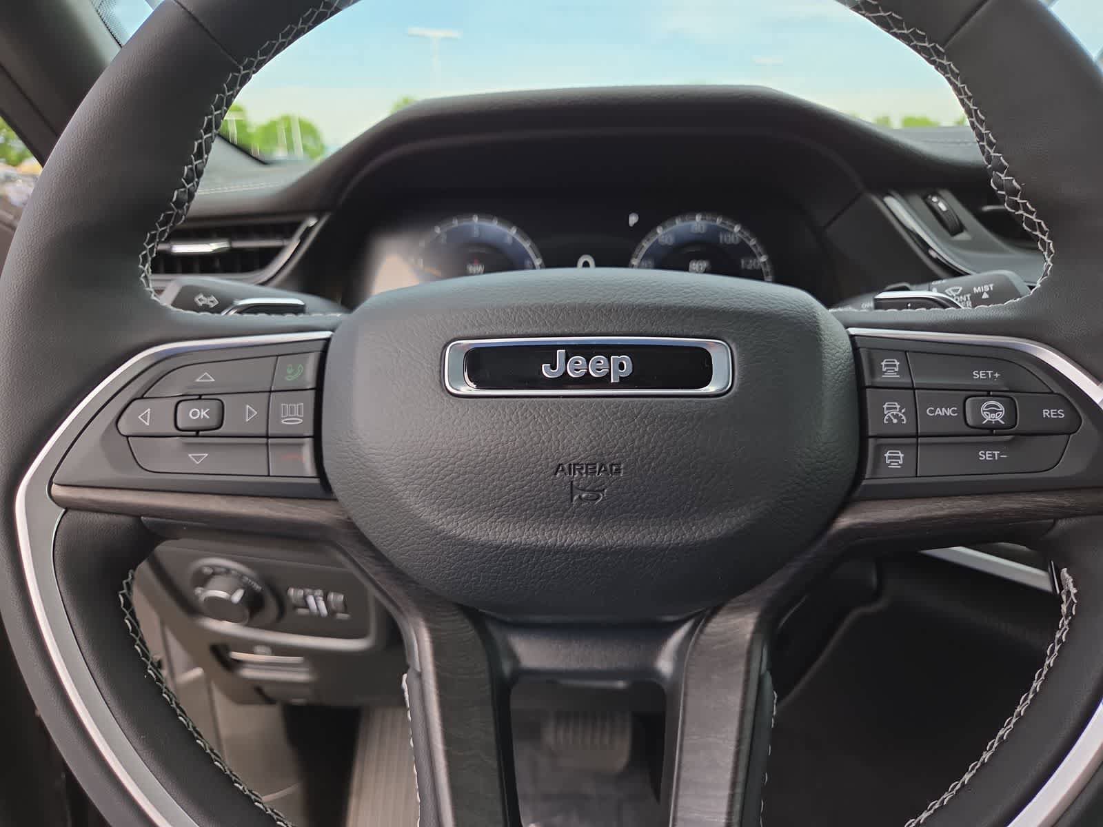 New 2026 Jeep Grand Cherokee Altitude AWD/4WD image 23