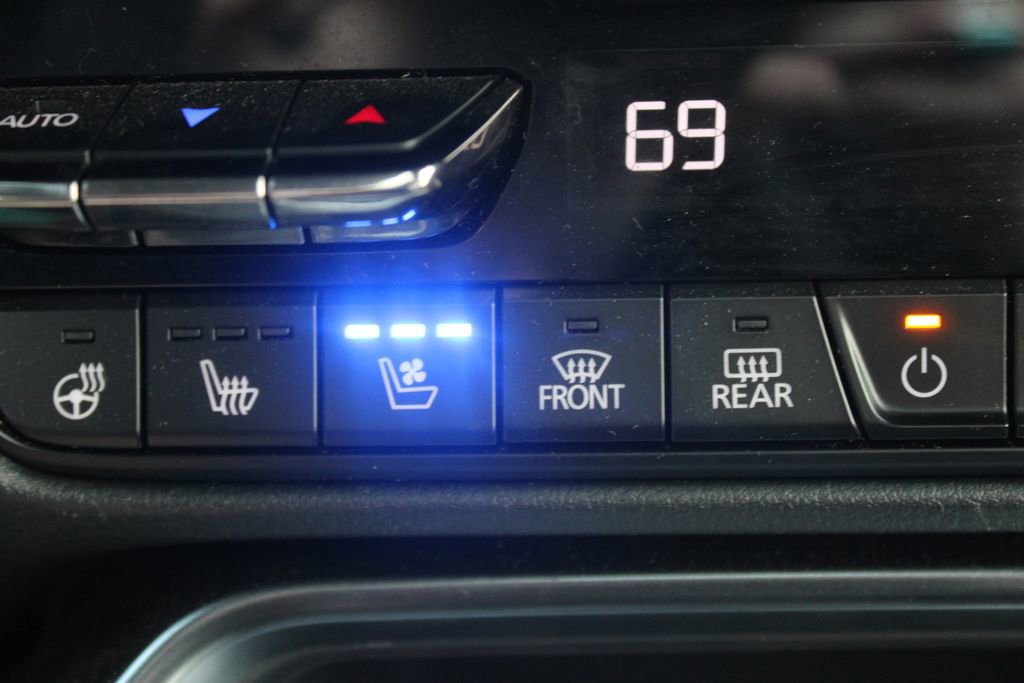 Used 2025 MAZDA CX-70 Plug-In Hybrid w/ Premium Plus image 32