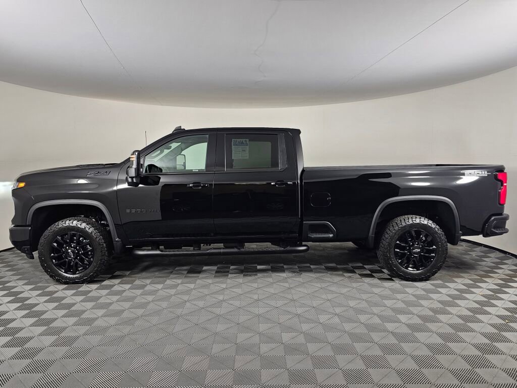 Used 2025 Chevrolet Silverado 3500 LTZ w/ LTZ Plus Package image 6