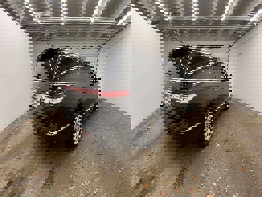 Used 2024 Lincoln Navigator L Premiere image 6